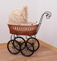 Плетеная ретро коляска для куклы 